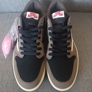 Jordan 1 low og travis scott reverse mocha.  Size 10 u.a. no box